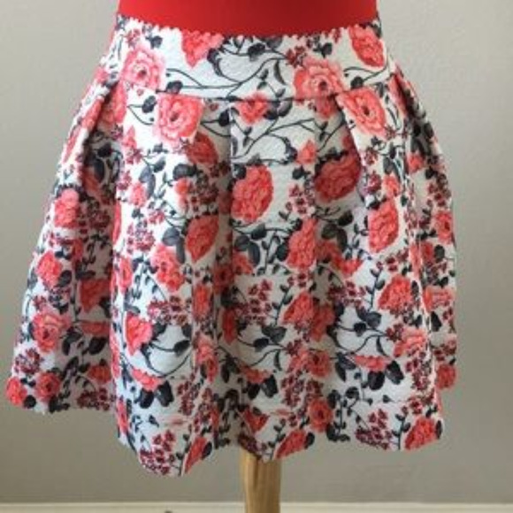 **PRICE FIRM* Cute Pleated Spring/Summer Skirt - Picture 2 of 5